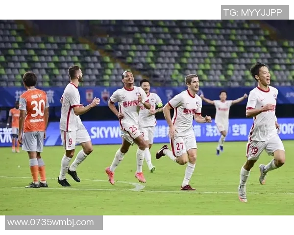 深圳足球队在足球团队协作排行榜中荣获第四名展现出色团队精神与默契配合